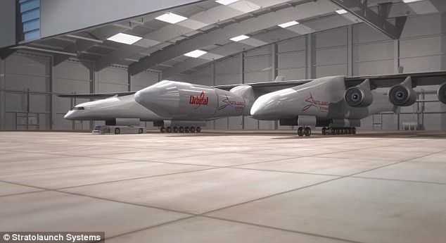 Ben trong xuong che tao may bay lon nhat the gioi hinh anh