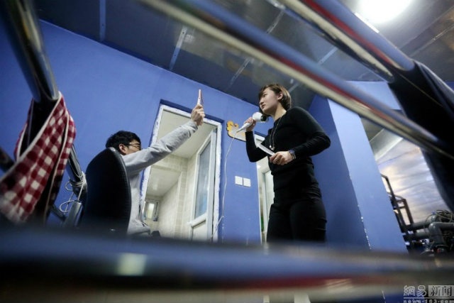 Lu tâm sự rằng, dù vất vả nhưng cô rất yêu công việc bởi cô có thể thỏa sức bơi lội cùng nhiều loài cá dưới nước