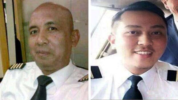Cơ trưởng trên chuyến bay MH370, Zaharie Ahmad Shah (53 tuổi), và phi công phụ lái, Fariq Abdul Hamid. Tờ Telegraph (Anh) ngày 22/3 đăng nội dung cuộc đối thoại cuối cùng với phi công trong buồng lái MH370 và đài kiểm soát không lưu ở Malaysia. Phi công Fariq nói: 