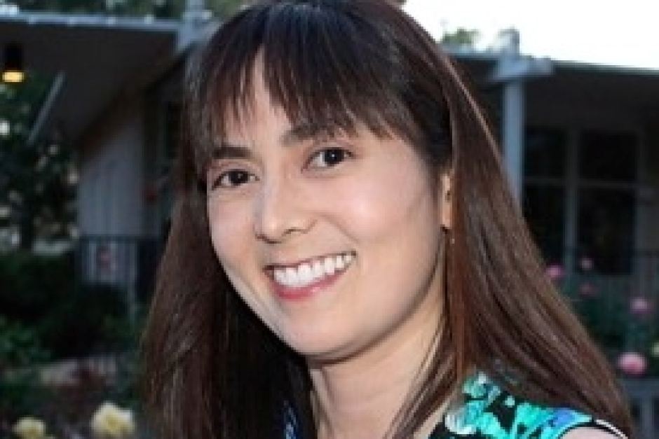 Cô Tricia Houston, một trẻ Babylift, đã sử dụng công nghệ xét nghiệm DNA để tìm thấy bố ruột của mình một cách rất tình cờ. Lần đầu Tricia nhìn thấy hình ảnh của bố qua Facebook, khi một người bạn đăng hình ông kèm thông báo ông cũng tìm con gái thất lạc trạc tuổi và có hoàn cảnh giống Tricia. Khi ấy, cô vẫn chưa biết chắc chắn đó là bố mình. 