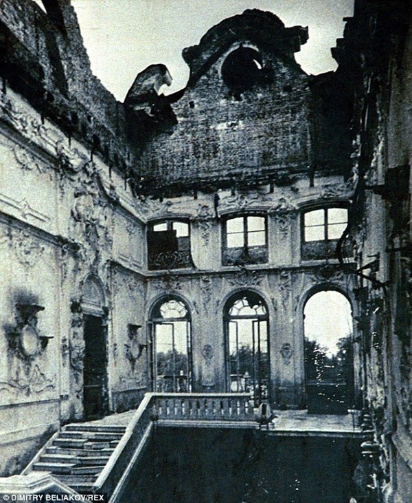 Phần còn lại của Phòng Hổ phách của Nga hoàng sau khi bị phát xít Đức cướp phá. Ảnh: Dimitri Beliakov