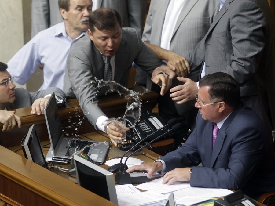 Một năm sau đó, 