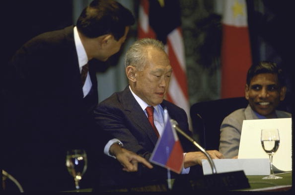 Thủ tướng Lý Quang Diệu dự một cuộc họp của ASEAN vào tháng 7/1987. Singapore là một trong những quốc gia đầu tiên sáng lập ASEAN. Ảnh: AFP