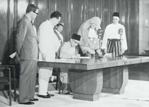 Từ một thuộc địa của Anh kể từ năm 1819, Singapore trở thành 