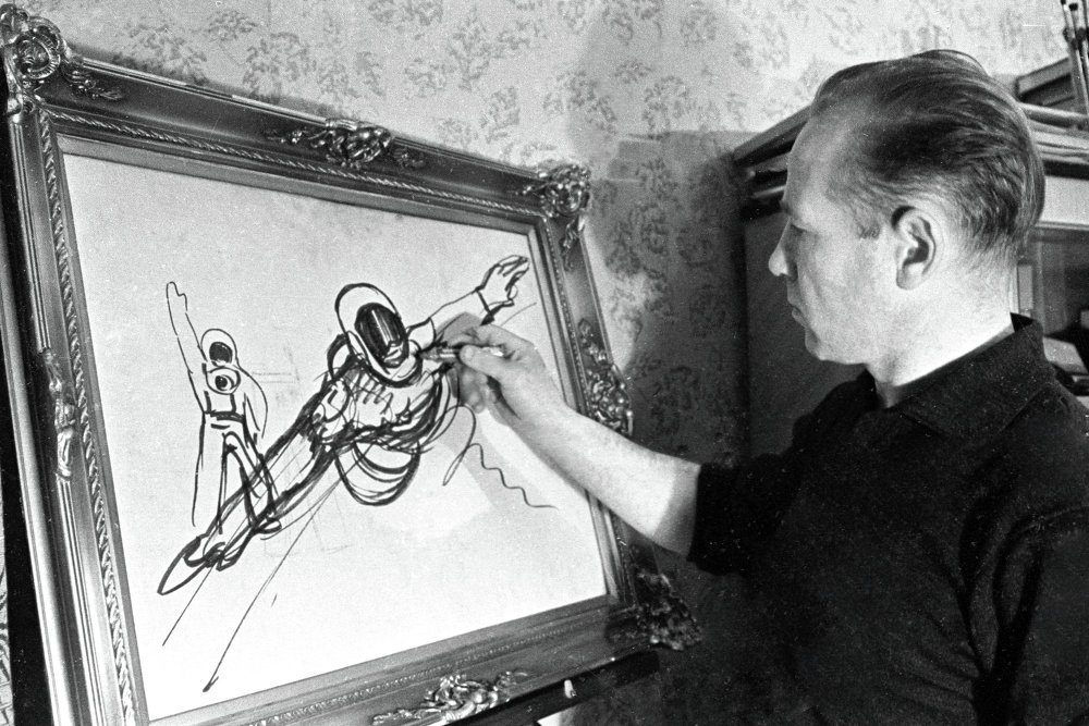 Phi hành gia Alexei Leonov vẽ tái hiện lại 