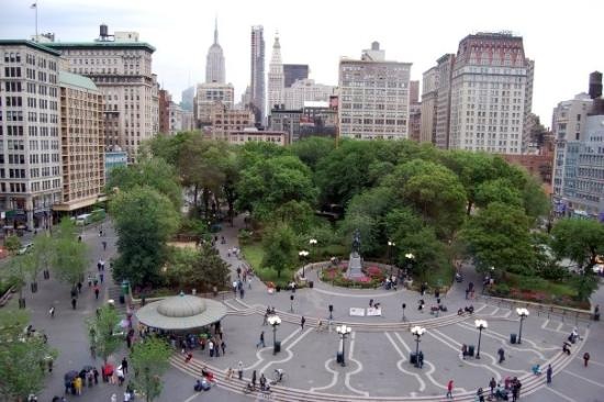 New York (Mỹ): Các chất thải khí nhà kính tại thành phố rộng và xanh nhất tại Mỹ luôn ở mức thấp bởi đây là nơi tọa lạc của nhiều tòa nhà xanh. Người dân tại đây thường chọn cách di chuyển bằng hệ thống giao thông công cộng. 