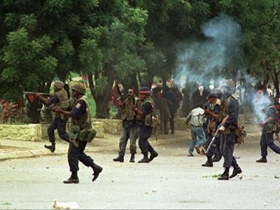 Trong hai cuộc chiến do Nga phát động nhằm chống lực lượng ly khai Chechnya vào những năm 1990, thành phố Grozny hầu như bị xóa sạch với nhiều tòa nhà tan hoang. Dù chính quyền thành phố đã thực hiện nhiều nỗ lực nhằm tái tạo các khu vực sau khi cuộc xung đột kết thúc vào đầu những năm 2000, các mối quan hệ giữa giới lãnh đạo ở địa phương và các băng đảng Chechnya dần hình thành. Nhiều quan chức bị buộc tội làm thất thoát hàng triệu tiền gửi từ Moscow và thường xuyên đòi hối lộ cho các dự án lớn. Lãnh đạo Chechnya, ông Ramzan Kadarov, là một trong những nhân vật liên quan tới nhiều vụ giết người để giải quyết mâu thuẫn chính trị.   Ảnh: latesttopten.com