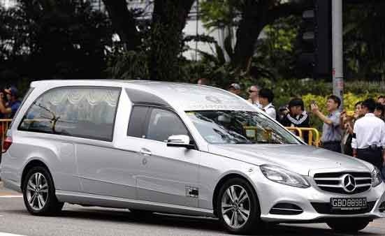 Xe dua linh cuu ong Ly Quang Dieu ve dinh tong thong hinh anh