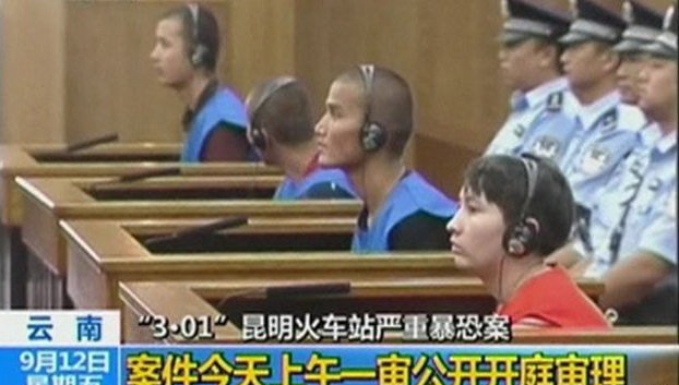 Các đối tượng trong vụ thảm sát Côn Minh tại phiên tòa hồi tháng 9-2014 - Ảnh: Reuters