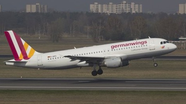 Ngày 24/3, máy bay mã hiệu 4U9525 của hãng hàng không Đức Germanwings rơi ở vùng Digne, miền nam nước Pháp, khi đang trên đường bay từ thành phố Barcelona, Tây Ban Nha, tới thành phố Duesseldorf, Đức. Sự cố khiến toàn bộ 150 người, gòm 144 hành khách và 6 thành viên phi hành đoàn, thiệt mạng. Trước khi gặp nạn, phi cơ giảm độ cao  4,26 km, từ 11,58 km xuống còn 7,32 km, trong chưa đầy 6 phút. Hiện lực lượng cứu hộ đang tiếp cận hiện trường. Nguyên nhân của vụ tai nạn vẫn chưa được làm rõ. 