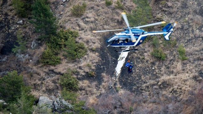 Trực thăng được điều động tới hiện trường vụ tai nạn máy bay Germanwings. Ảnh: