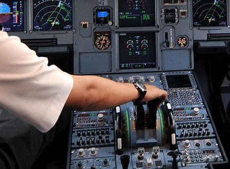 Cơ phó của máy bay 4U9525 chốt cửa khoang lái và điều khiển máy bay lao vào núi. Ảnh minh họa: AFP