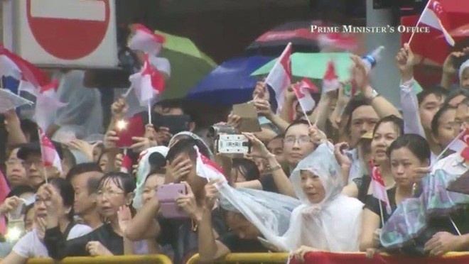 Người dân đội mưa và nhiều lần hô vang tên người cha lập quốc 