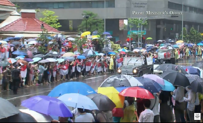 Xe chở linh cữu ông Lý Quang Diệu đi qua các con phố Singapore. 