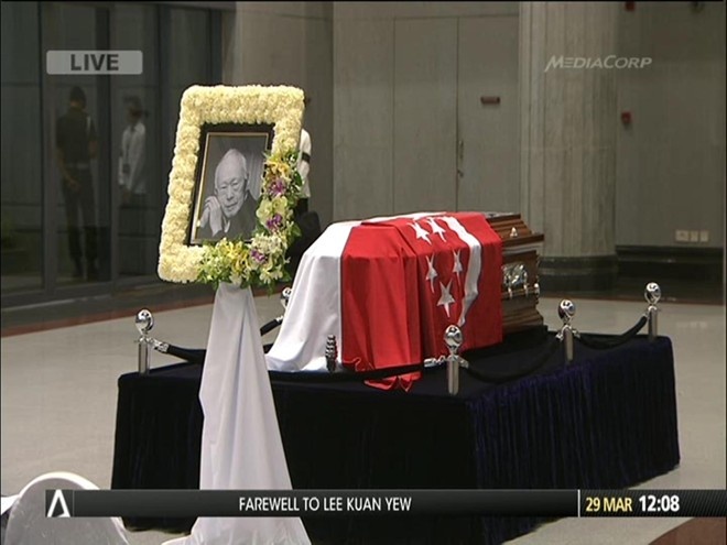 Linh cữu của cố thủ tướng Lý Quang Diệu tại tòa nhà Quốc hội Singapore. Ảnh: Straits Times