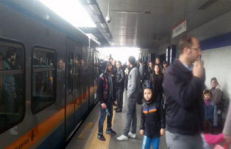 Tho Nhi Ky te liet vi mat dien, hang khong hon loan hinh anh