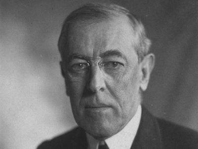 Vị tổng thống 28 của Mỹ Woodrow Wilson có chỉ số IQ là 152. Wilson là chủ tịch trường Đại học Princeton giai đoạn 1902-1910 trước khi trở thành thống đốc bang New Jersey từ năm 1911 đến 1913. Sau khi ông được bầu làm Tổng thống, Wilson bắt đầu đẩy mạnh luật chống độc quyền, đỉnh điểm là việc ký đạo luật Ủy ban Thương mại Liên bang vào tháng 9/1914.