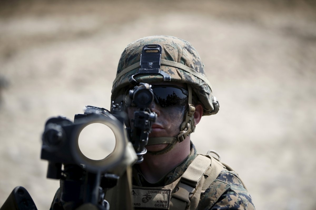 Một lính thủy đánh bộ Mỹ tham gia tập trận đổ bộ tại Pohang ngày 30/3. Triều Tiên cáo buộc Hàn Quốc và Mỹ lấy cớ tập trận quân sự để âm thầm chuẩn bị lực lượng phát động chiến tranh.