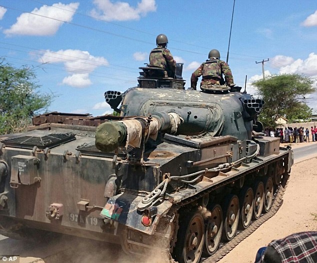 Quân đội Kenya cũng điều xe tăng đến hiện trường để tham gia chiến dịch tiêu diệt khủng bố. Sau vụ khủng bố, chính phủ Kenya ban bố lệnh giới nghiêm ở nhiều vùng giáp biên giới Somalia.