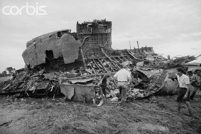 Hiện trường rơi của máy bay C5A chở trẻ em người Việt cùng các nhân viên dân sự và quân sự người Mỹ vào ngày 4/4/1975. Chuyến bay số hiệu 68-0218 gặp nạn chỉ vài phút sau khi xuất phát, điểm đến dự kiến là căn cứ không quân Clark ở Philippines. Khi đó, máy bay chở 298 người, bao gồm 230 cô nhi. 