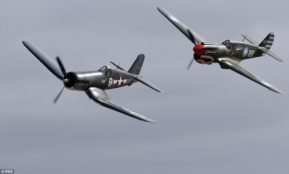  Triển lãm có những khoảnh khắc không thể quên, như các máy bat Spitfire bay cùng nhau trên bầu trời nam bán cầu kể từ Thế chiến 2. Spitfire là chiến đấu cơ loại một chỗ mà Anh và các nước đồng minh sử dụng suốt giai đoạn Thế Chiến 2 đến tận thập niên 1950.