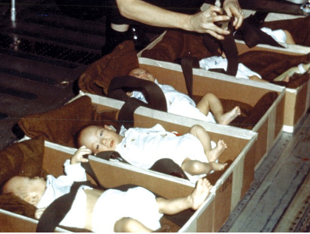 Chien dich Khong van tre em 1975: Di tan hay bat coc? hinh anh