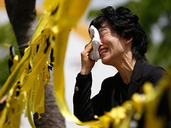 Noi dau khon nguoi cua gia dinh nan nhan tau Sewol hinh anh
