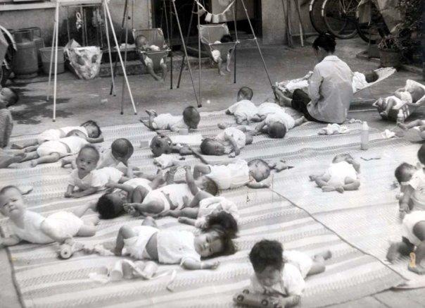 Những em bé mồ côi tại trung tâm New Heaven.