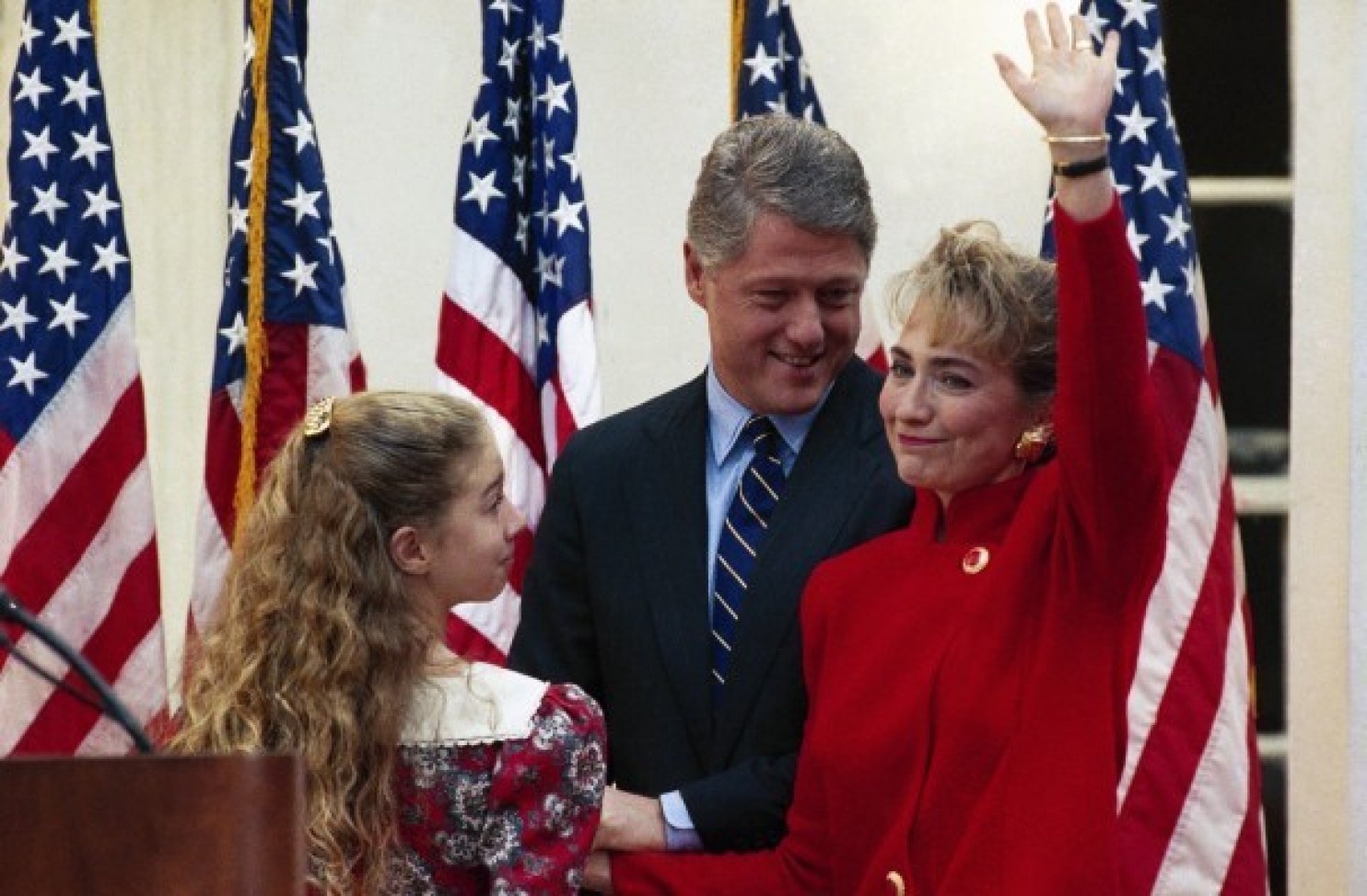 Gia đình Clinton trong dịp ông Bill Clinton thông báo tranh cử tổng thống Mỹ ngày 3/11/1991. Ảnh: AP
