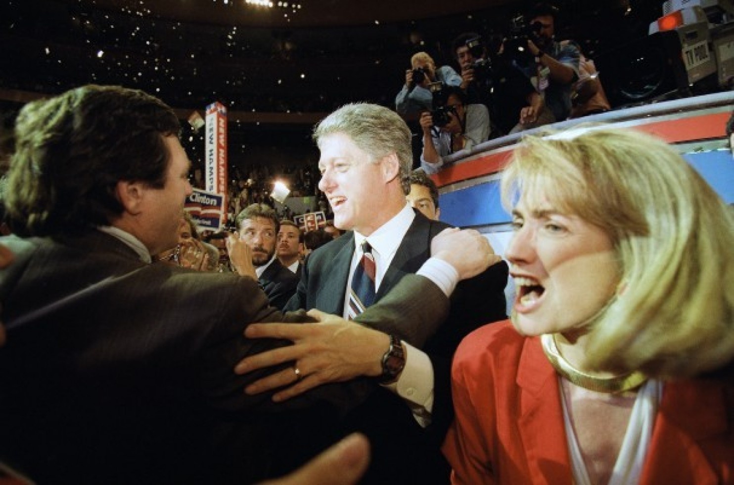 Gia đình Clinton trong đại hội toàn quốc của đảng Dân chủ vào ngày 15/7/1992. Ông Clinton chính thức trở thành ứng viên đại diện đảng để tranh cử chức tổng thống Mỹ. Ảnh: AP
