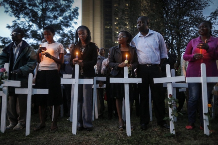 Kenya tham dự một buổi cầu nguyện dưới ánh nến cho 148 người thiệt mạng trong các cuộc tấn công vào Đại học Garissa.