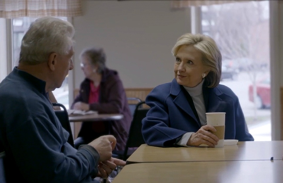 Bà Clinton xuất hiện trong video thông báo tranh cử. Ảnh cắt từ clip