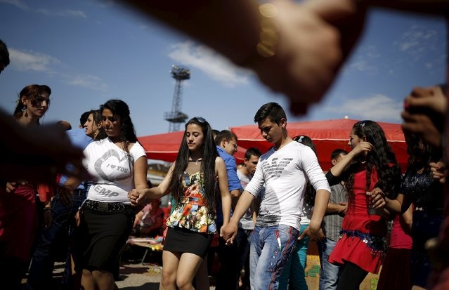 Sự kiện thu hút rất nhiều thanh niên Roma tham dự. Bộ tộc Kalaidjii vẫn gìn giữ nhiều giá trị mang tính bảo thủ, do vậy thanh niên hiếm có cơ hội để gặp gỡ trực tiếp với người khác giới.