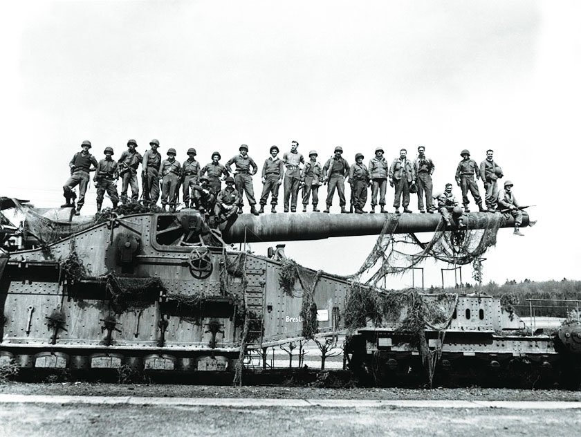 Đức sử dụng pháo khổng lồ Gustav để chiếm quân cảng Sevastopol của Liên Xô. Ảnh: BI