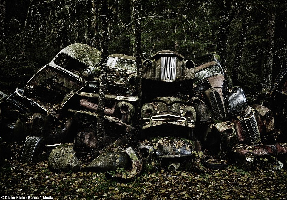 Nhung nghia dia oto cu khap the gioi hinh anh