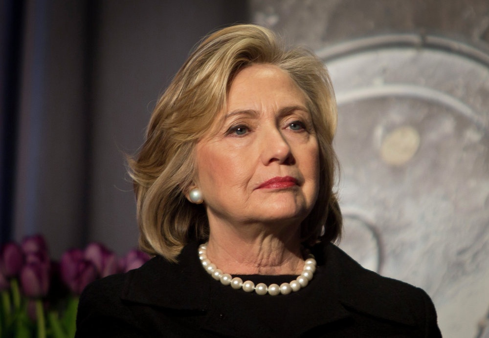 Trong nhiệm kỳ 4 năm đứng đầu Bộ Ngoại giao Mỹ, bà Hillary Clinton công du 112 nước và đi gần 1,6 triệu km nhằm triền khai chính sách đối ngoại. Năm 2006, bà đứng thứ 16 trong danh sách 100 phụ nữ quyền lực nhất thế giới do tạp chí Forbes bình chọn. Hôm 13/4, cựu ngoại trưởng Mỹ chính thức khởi động cuộc đua vào Nhà Trắng năm 2016. Bà được coi là ứng cử viên sáng giá để trở thành nữ tổng thống Mỹ đầu tiên. 