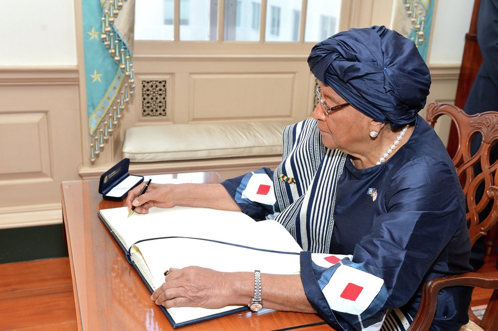 Ellen Johnson Sirleaf là nữ tổng thống đầu tiên của Liberia. Bà nhậm chức vào tháng 1/2006. Năm 2011, Ellen được trao giải Nobel hòa bình cho « cuộc đấu tranh bất bạo động vì sự an toàn và quyền lợi của phụ nữ