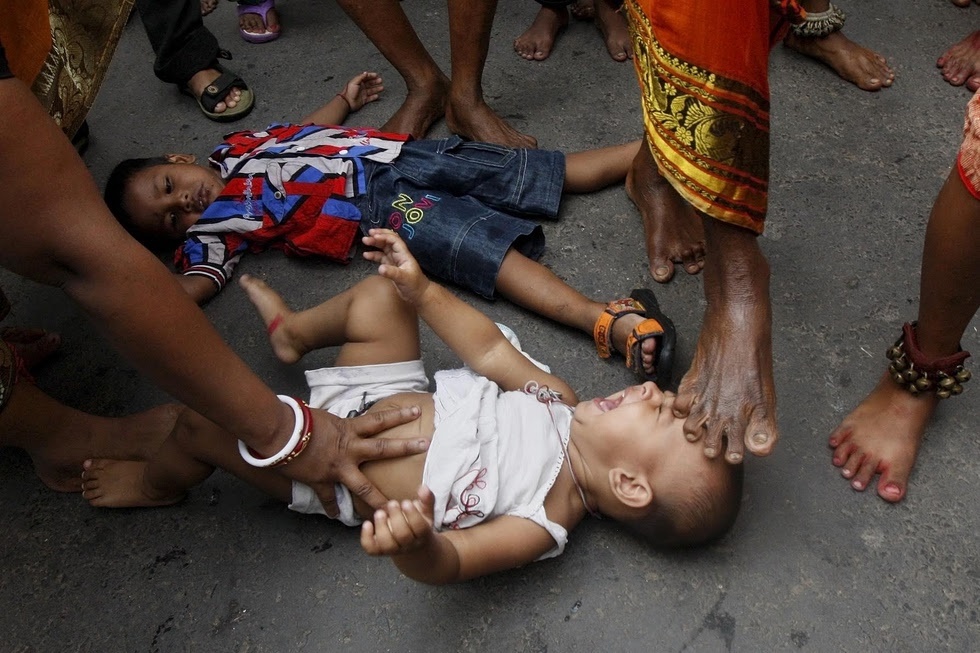 Lễ hội Shiva Gajan là một trong những sự kiện tôn giáo thường niên của người Hindu tại Ấn Độ, diễn ra tại hai bang West Bengal và Tripura từ ngày 14/4.