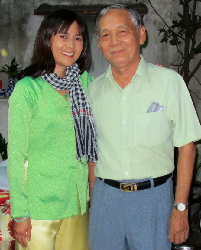 Tricia Houston tươi cười bên cha sau 40 năm xa cách.