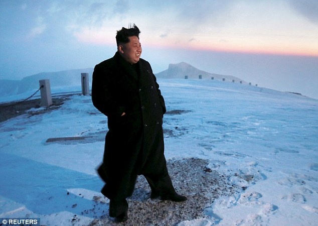 Kim Jong Un leo len dinh nui cao nhat Trieu Tien hinh anh