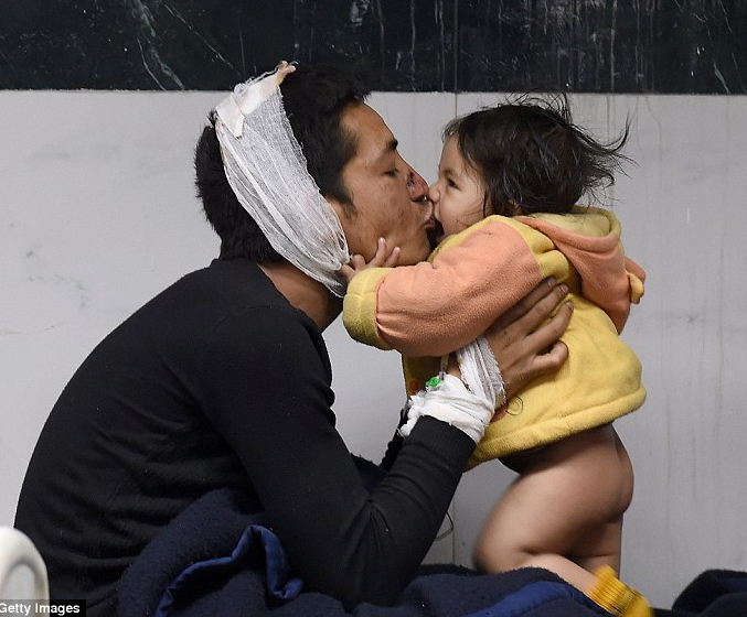 Hinh anh xuc dong sau dia chan o Nepal hinh anh