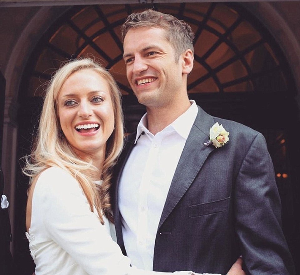 Du khach song sot ta canh tuyet lo tren 'noc nha the gioi' hinh anh