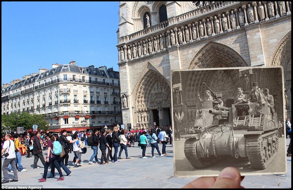 Khách du lịch xếp hàng ra, vào nhà thờ Notre Dame – nơi xe tăng của quân đội Pháp diễu hành mừng ngày giải phóng Paris năm 1944. 