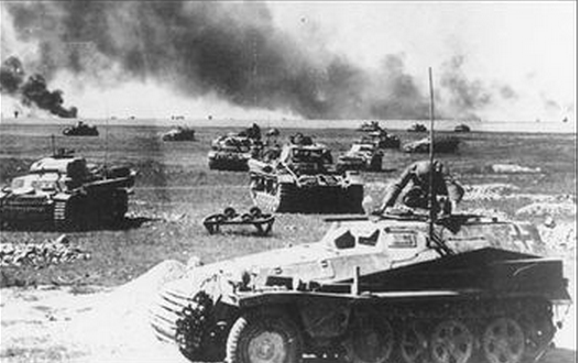 Chiến dịch Barbarossa từ ngày 224 đến 5/12/1941 diễn ra khi Đức Quốc xã xâm chiếm Liên Xô.  Đây