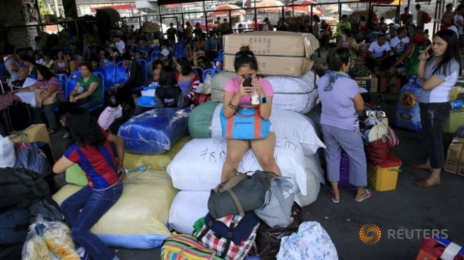 Bao Noul suc gio 205 km/gio sap do bo, Philippines ngung tre hinh anh