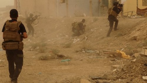 IS tan cong thanh pho cua Iraq, quan doi thao chay hinh anh