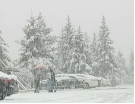 Tuyet roi giua mua he tai Trung Quoc hinh anh