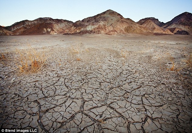 Tháng 7/1913, Thung lũng Chết chứng kiến cảnh nắng nóng lên cao điểm trong hơn một tuần. Đỉnh điểm rơi vào ngày 10/7 khi mức nhiệt lên 57 độ C tại khu vực Furnace Creek, bang California. Đây là mức cao kỷ lục trong lịch sử nắng nóng tại Mỹ.  Ảnh: 