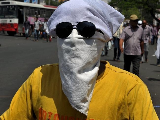 Người dân Ấn Độ đang điêu đứng vì thời tiết lên đến gần 50 độ C. Ít nhất 1.118 người đã tử vong trong chưa đầy một tuần qua.