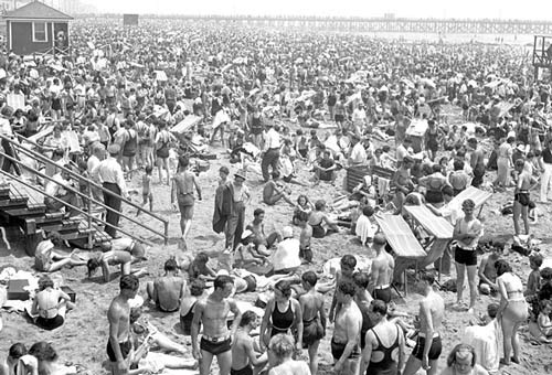 Tháng 7/1936, đợt nắng nóng trên diện rộng kéo dài 10 ngày tại Mỹ khiến 997 người tử vong. Một số khu vực nhiệt độ lên tới 49 độ C. Ruộng đồng, mùa màng bị tàn phá nghiêm trọng do quá nóng và thiếu độ ẩm. Chỉ riêng thành phố New York, 76 người thiệt mạng trong đợt nắng nóng lịch sử này.